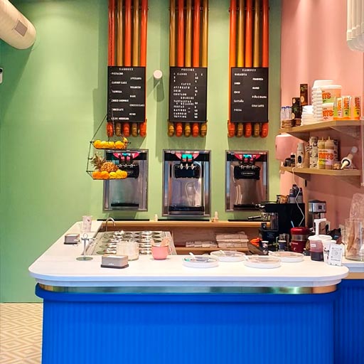 Disfruta de un helado recién salido de la máquina y recuerda que todos nuestros sorbetes son veganos.